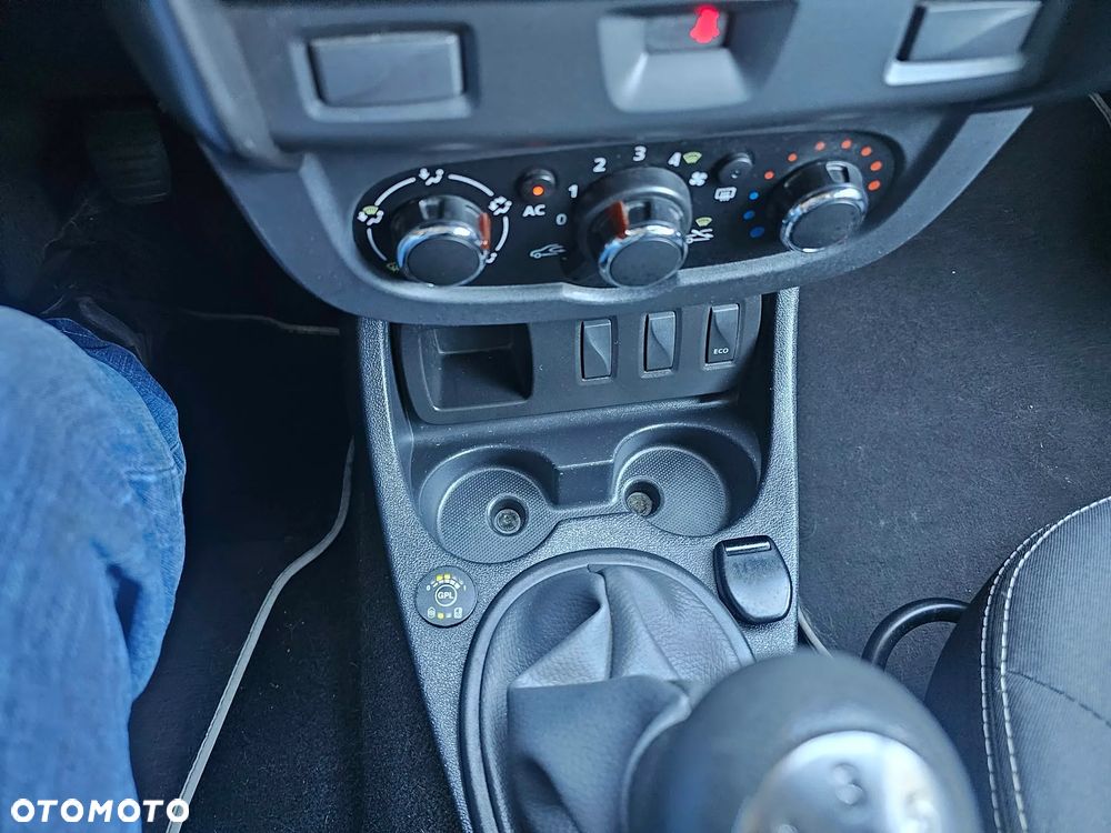 Dacia Duster 1.6 16V 105 4x2 Prestige - 26