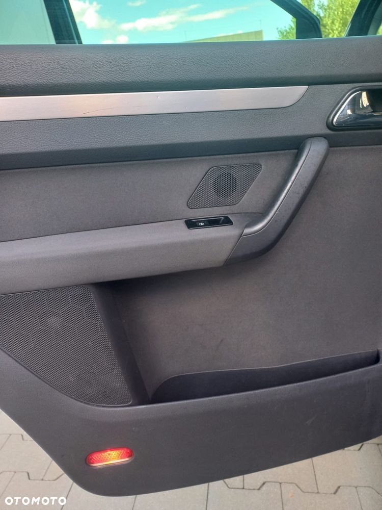 Volkswagen Touran - 38