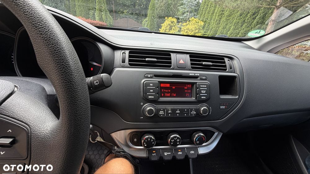 Kia Rio - 7