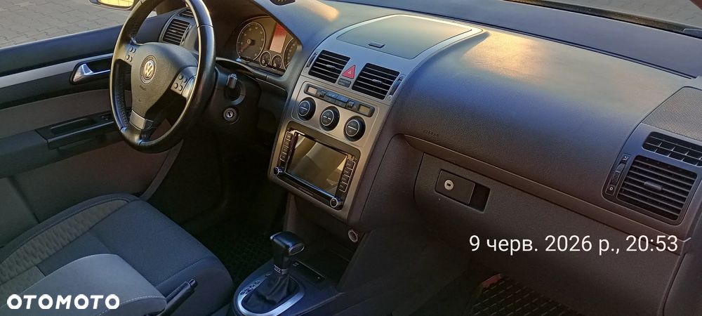 Volkswagen Touran - 18