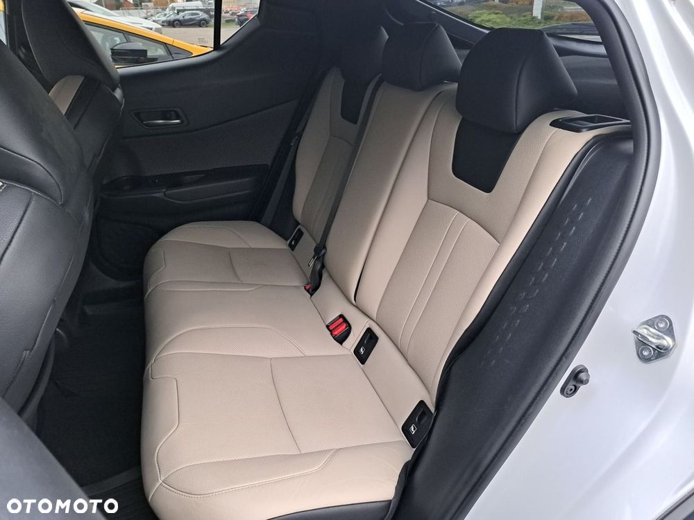 Toyota C-HR 2.0 Hybrid Executive - 18