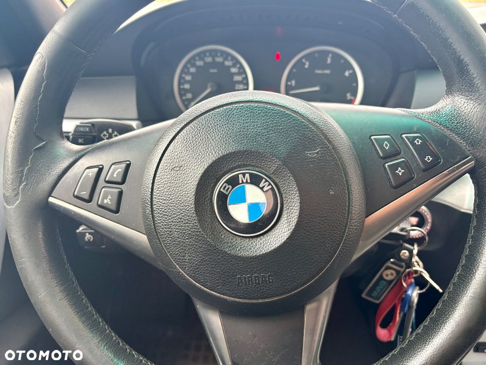 BMW Seria 5 525d - 13