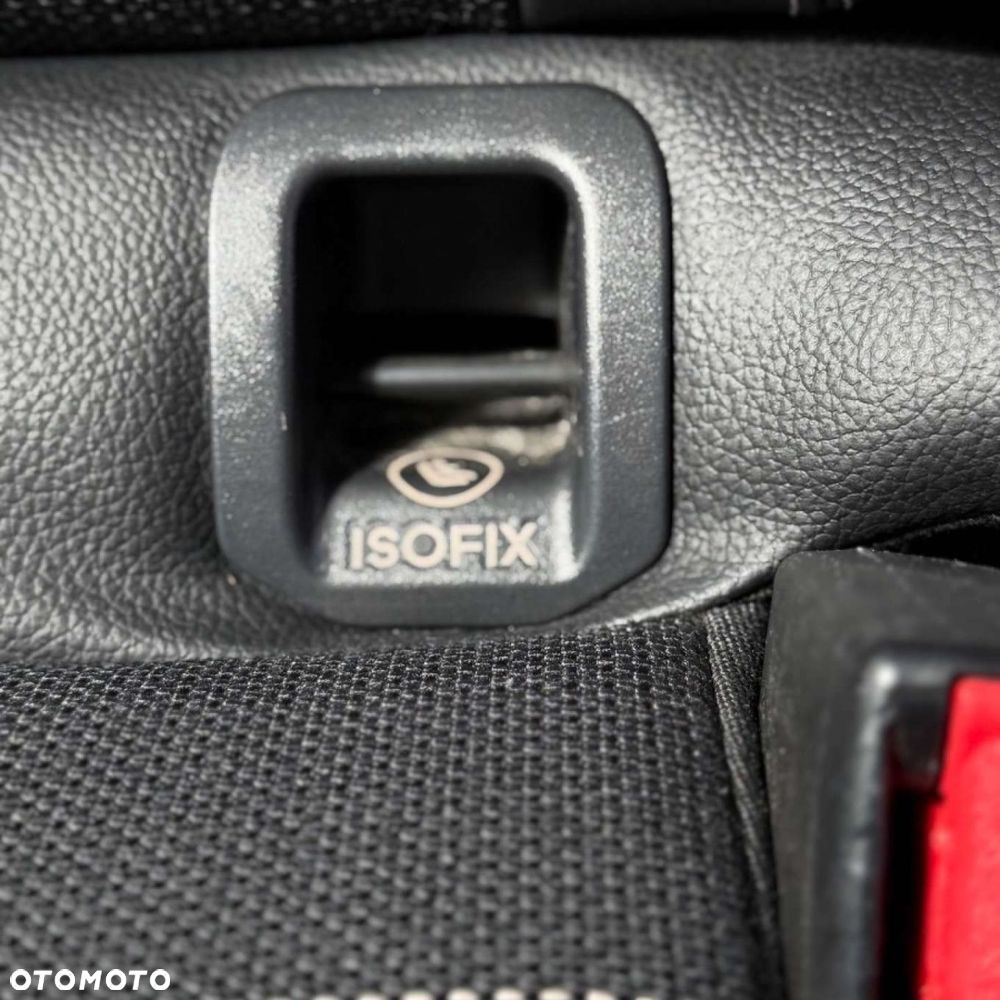 Mercedes-Benz GLA - 19