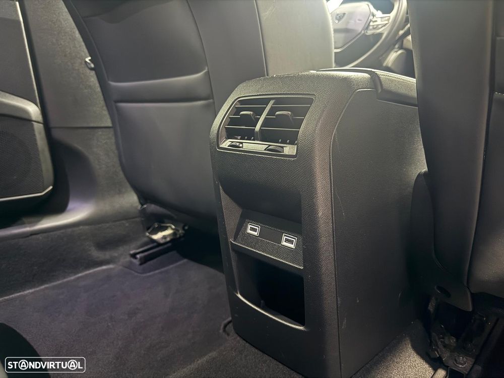 Peugeot 408 1.6 Hybrid Allure Pack e-EAT8 - 36