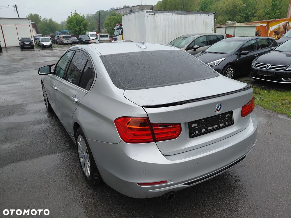BMW Seria 3 320i Efficient Dynamics Edition Sport Line - 8