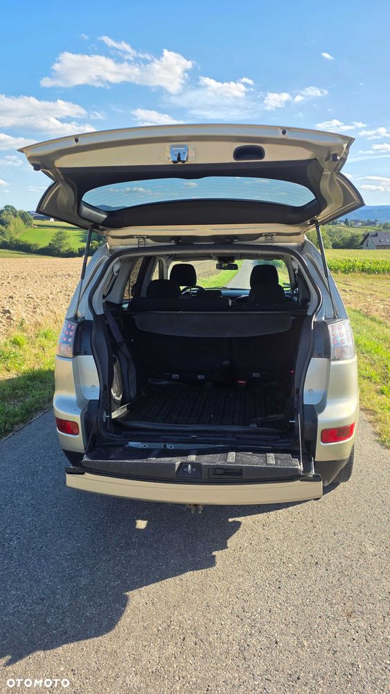 Mitsubishi Outlander - 6