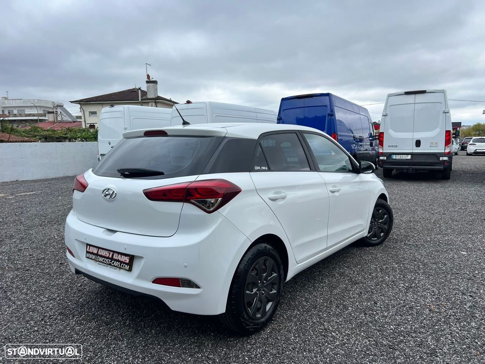 Hyundai i20 1.1 CRDi Urban - 3