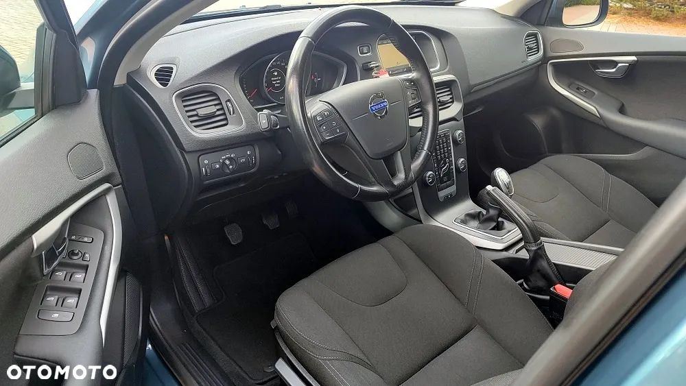 Volvo V40 D2 Momentum - 25