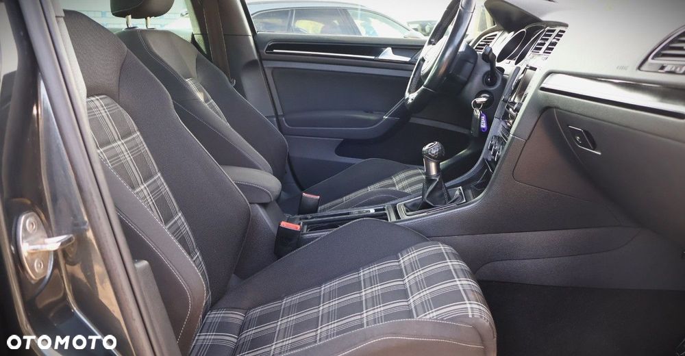 Volkswagen Golf - 18