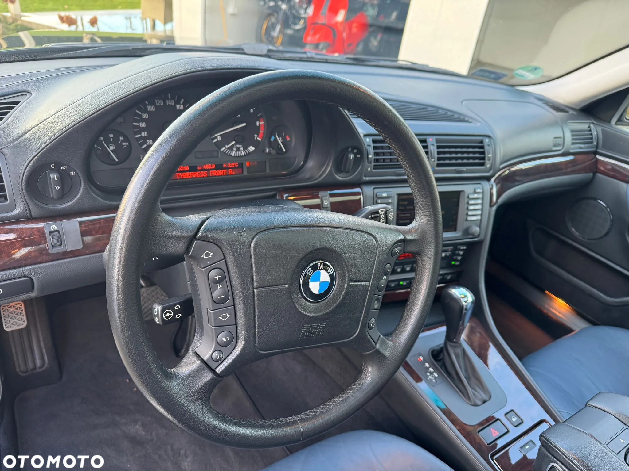 BMW Seria 7 750i - 29