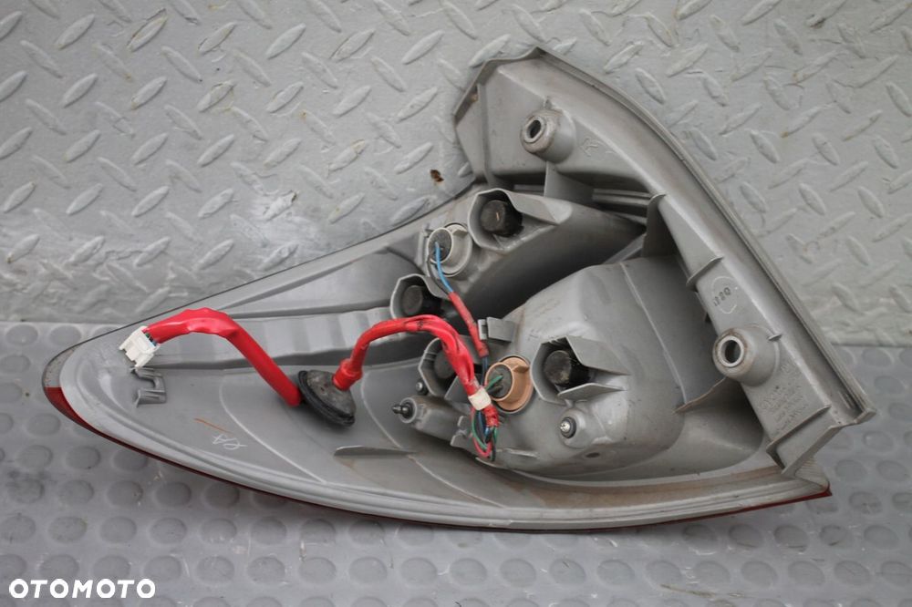 LAMPA PRAWY TYŁ PRAWA TYLNA TOYOTA VERSO-S 10-15 - 6