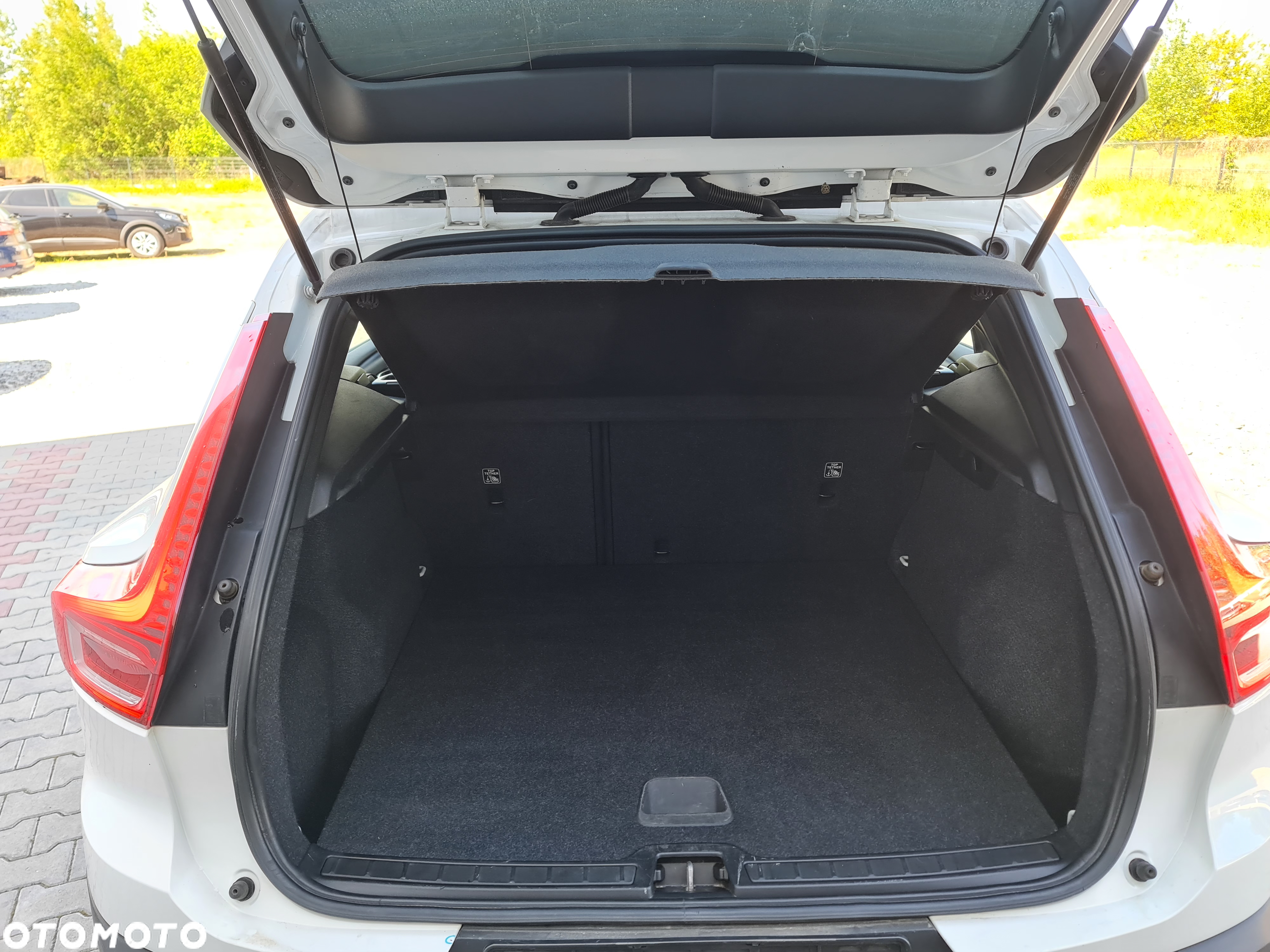 Volvo XC 40 D3 AWD Geartronic Momentum Pro - 18