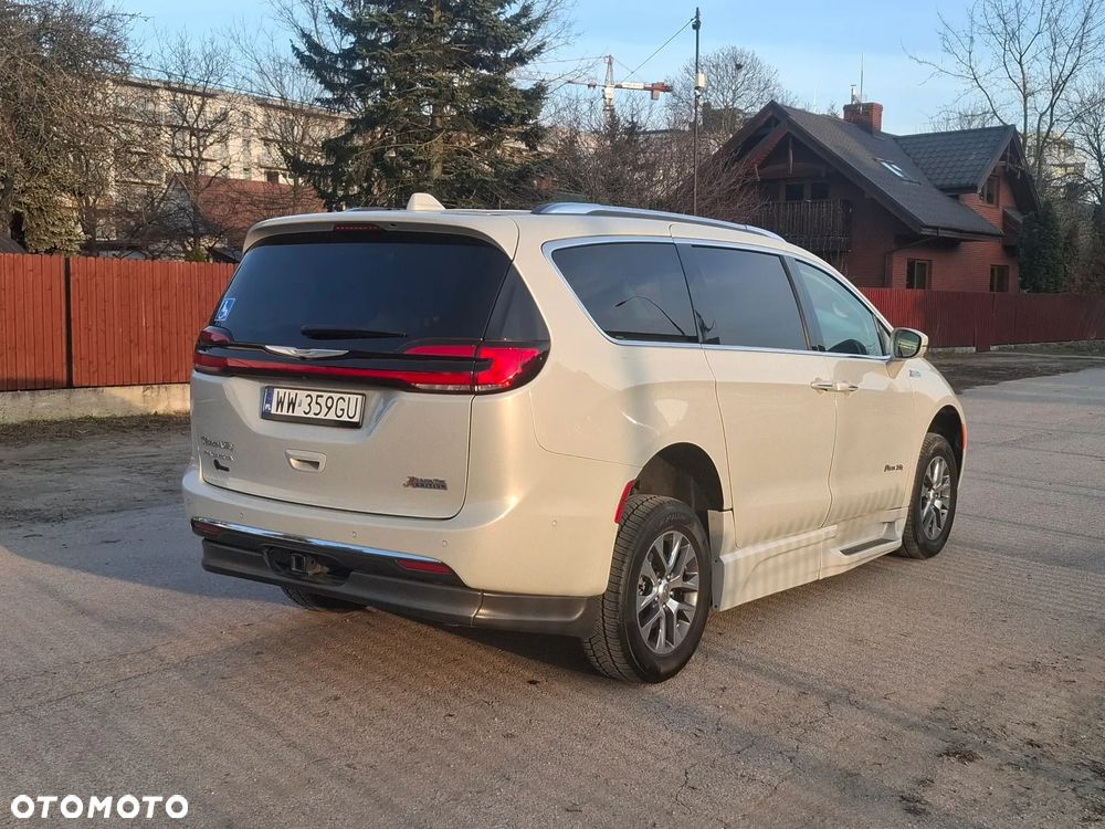 Chrysler Pacifica - 17