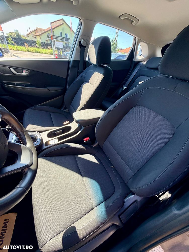 Hyundai KONA - 8