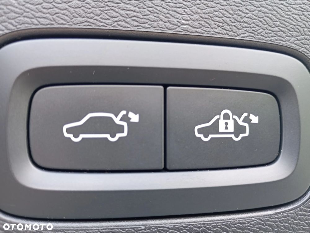 Volvo XC 60 B4 D AWD Ultimate Dark - 25