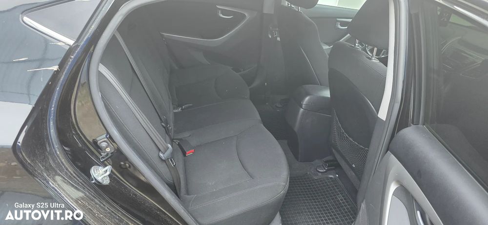 Hyundai Elantra - 24