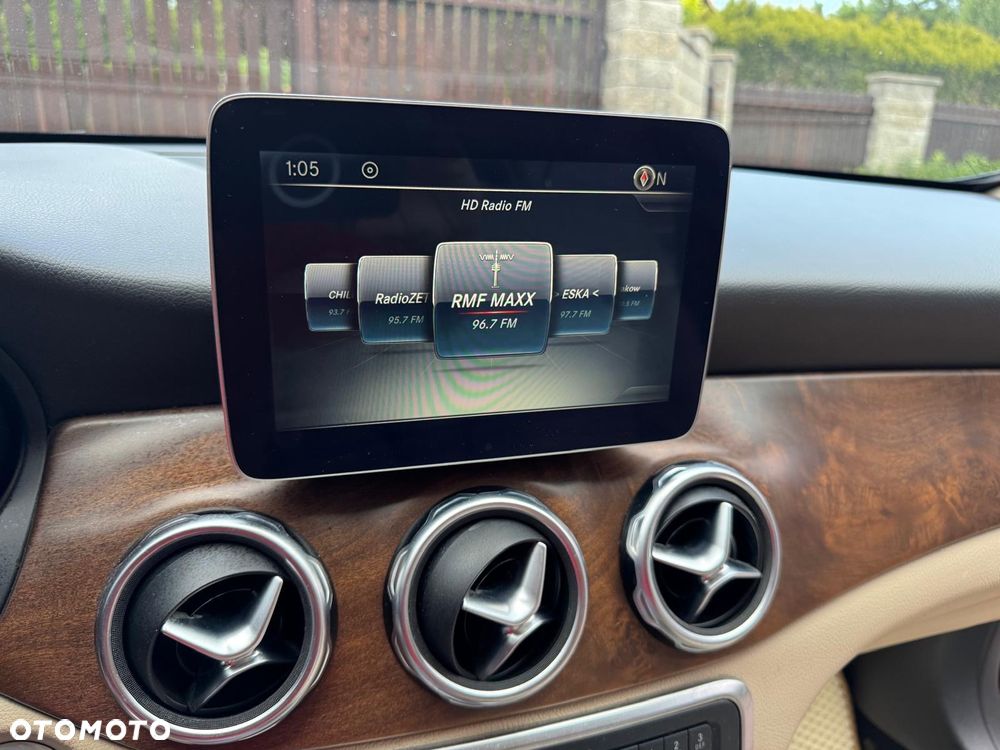 Mercedes-Benz GLA 250 4-Matic Urban - 12