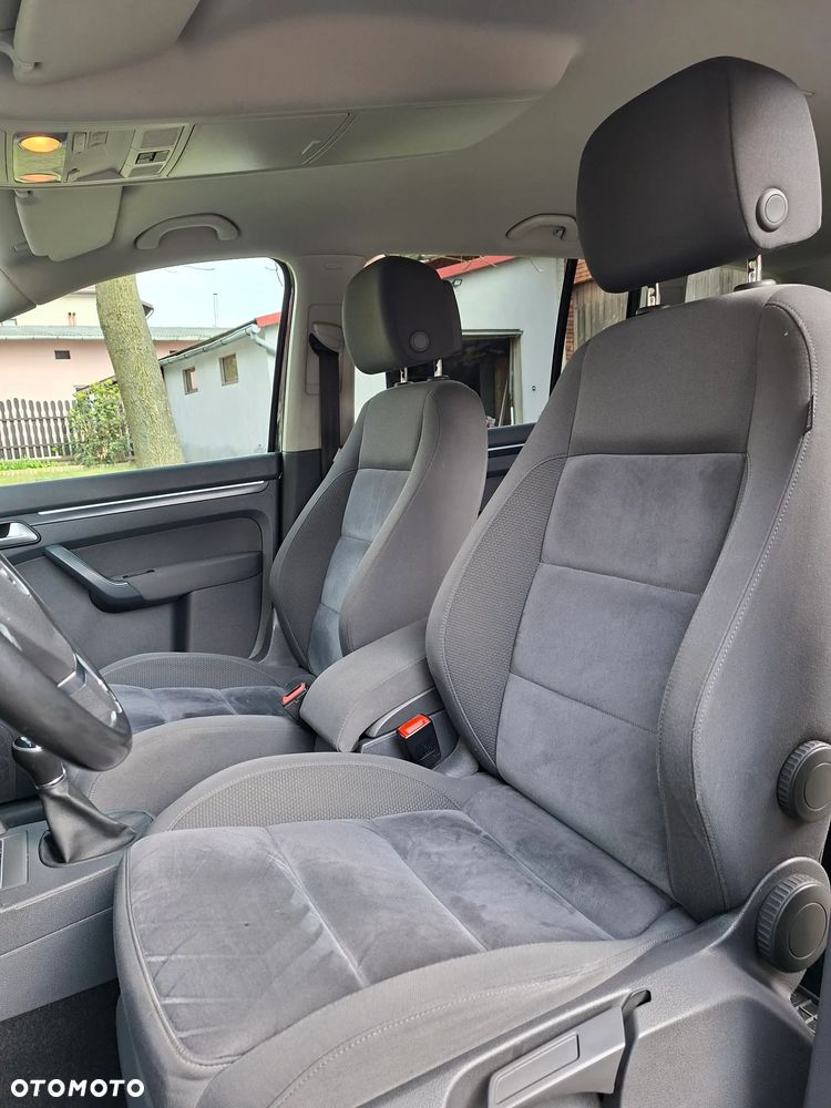 Volkswagen Touran 2.0 TDI DPF Highline - 9