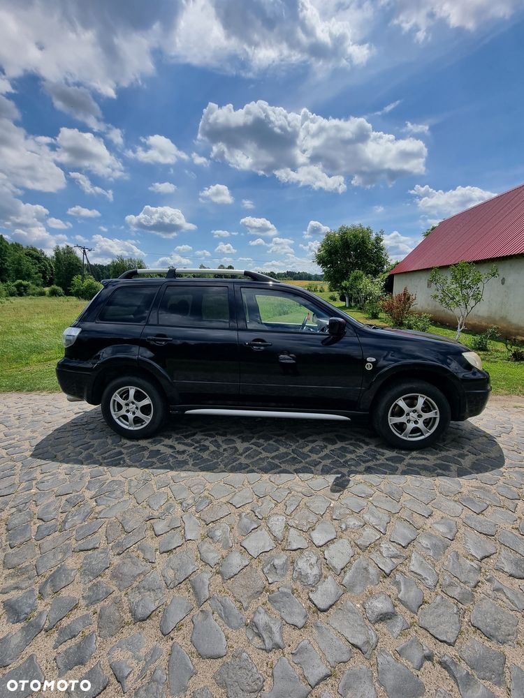 Mitsubishi Outlander - 2