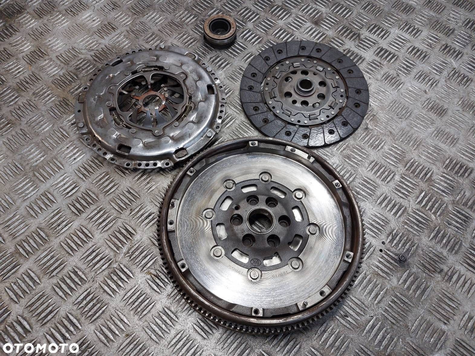 KOŁO DWUMASOWE + TARCZA + DOCISK + ŁOŻYSKO SKODA OCTAVIA II 1.9 TDI - 1