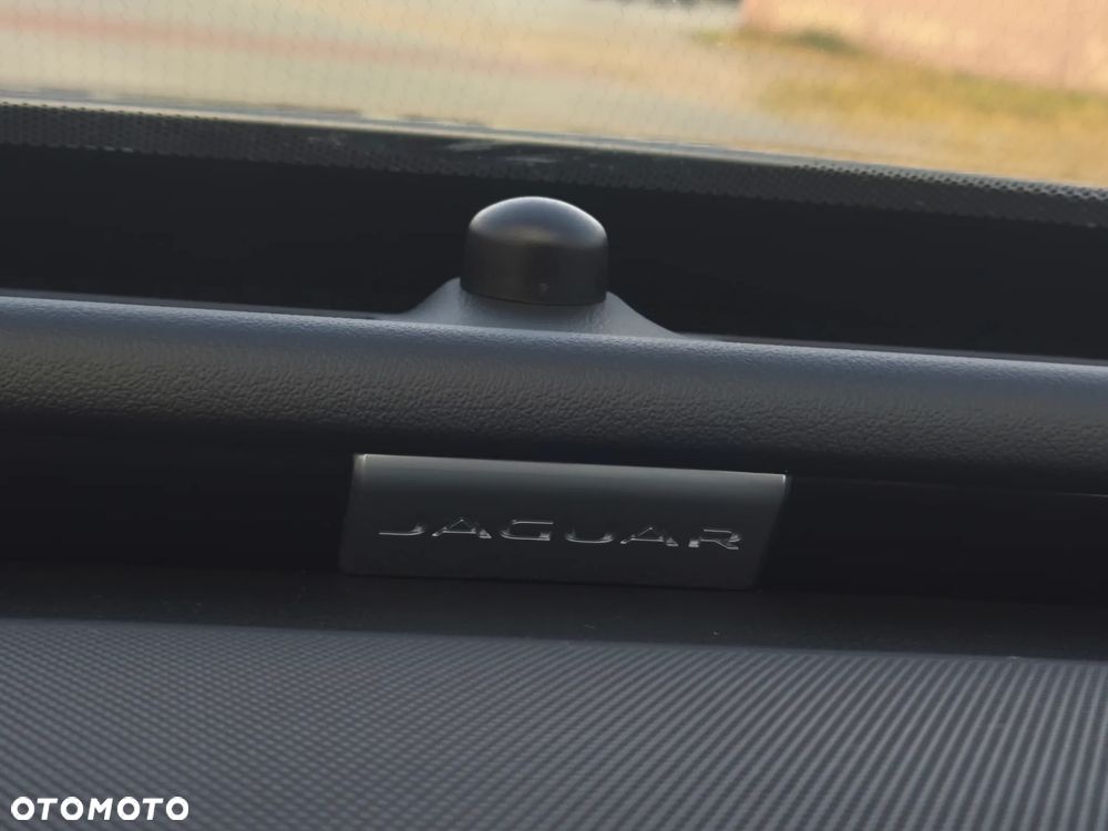 Jaguar XF 2.0 T Prestige - 34