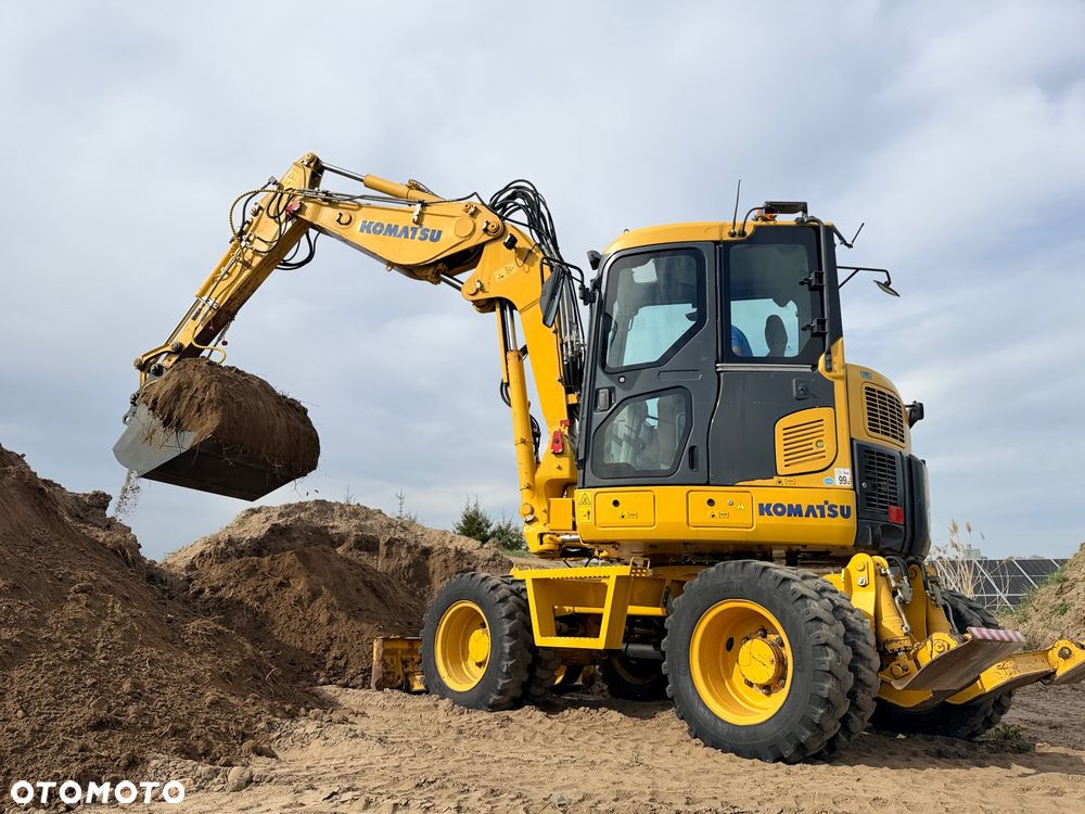 Komatsu 4x4x4 ramię łamane Koparka kołowa KOMATSU  PW98MR-8 10ton 4x4x4 ośki skrętne Ramię 3x łamane BEZ DPF i ADBLUE 4 cyl dodatkowe wyjścia hydr Pług Podpory 2012 szybka zwinna Prosto z importu 1 właściciel Cat TEREX Liebherr Wacker Pw 98 Mr 8 11 - 21