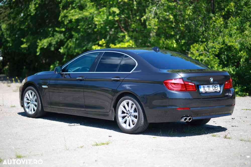 BMW Seria 5 525d xDrive - 13