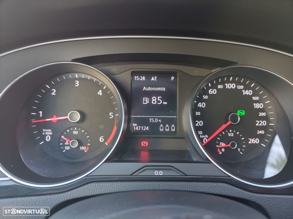 VW Passat Variant 2.0 TDi R-Line DSG - 19