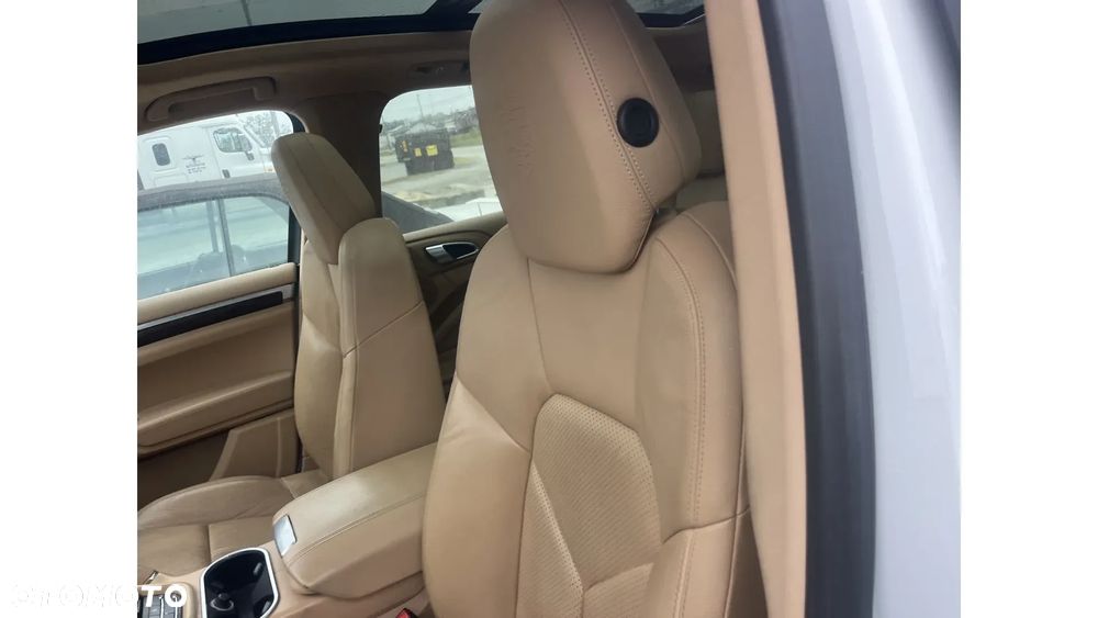Porsche Cayenne - 20