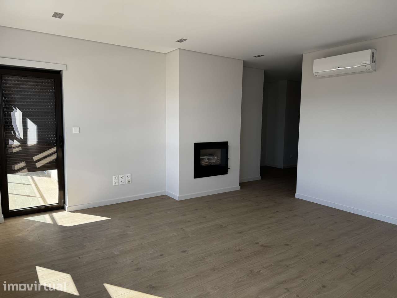 Apartamento T2 novo com varanda e garagem Junto ao Serra Shopping - Grande imagem: 5/20