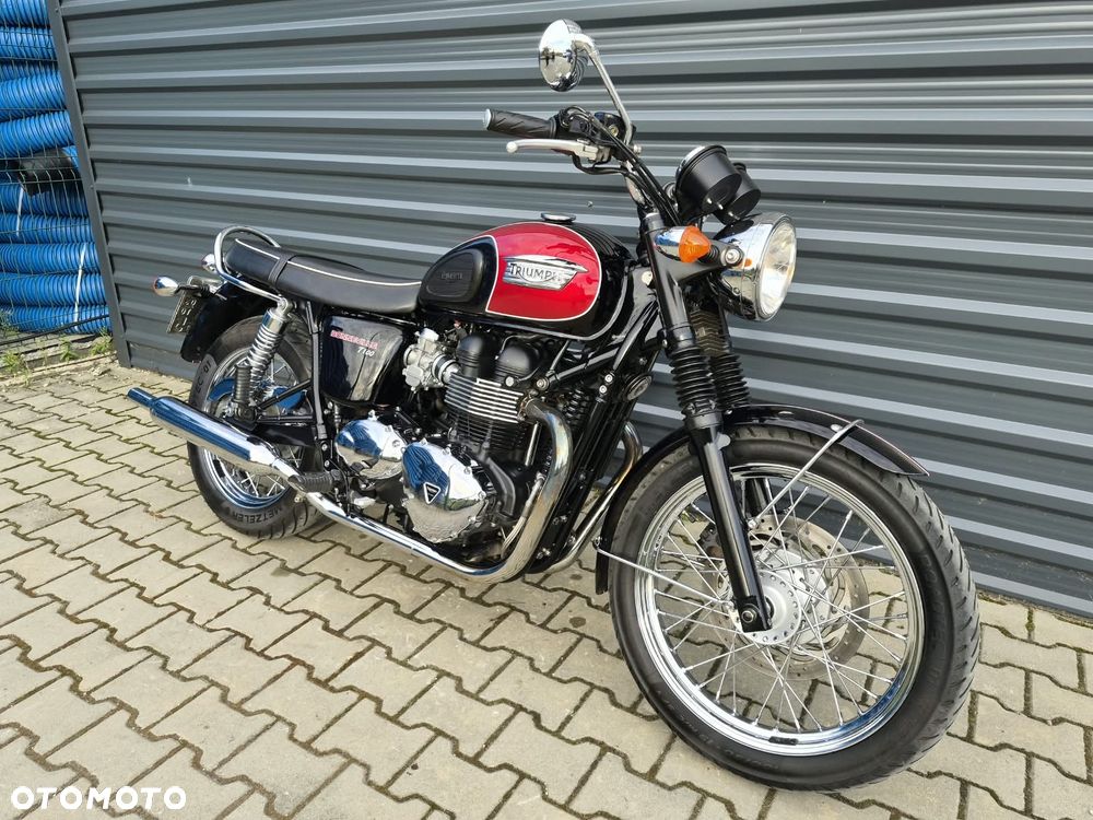 Triumph Bonneville - 2