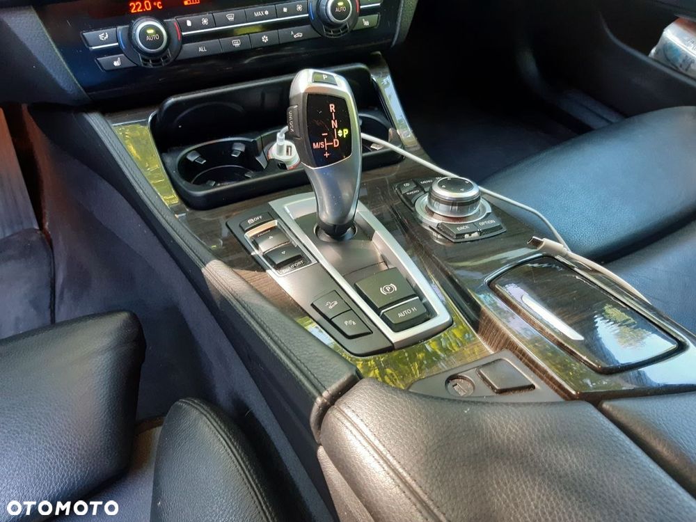 BMW Seria 5 525d xDrive Luxury Line - 17