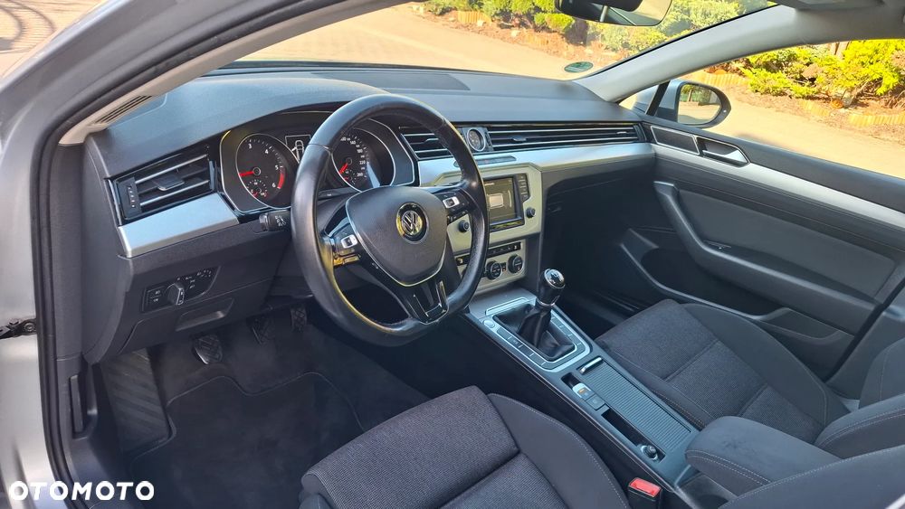 Volkswagen Passat - 11