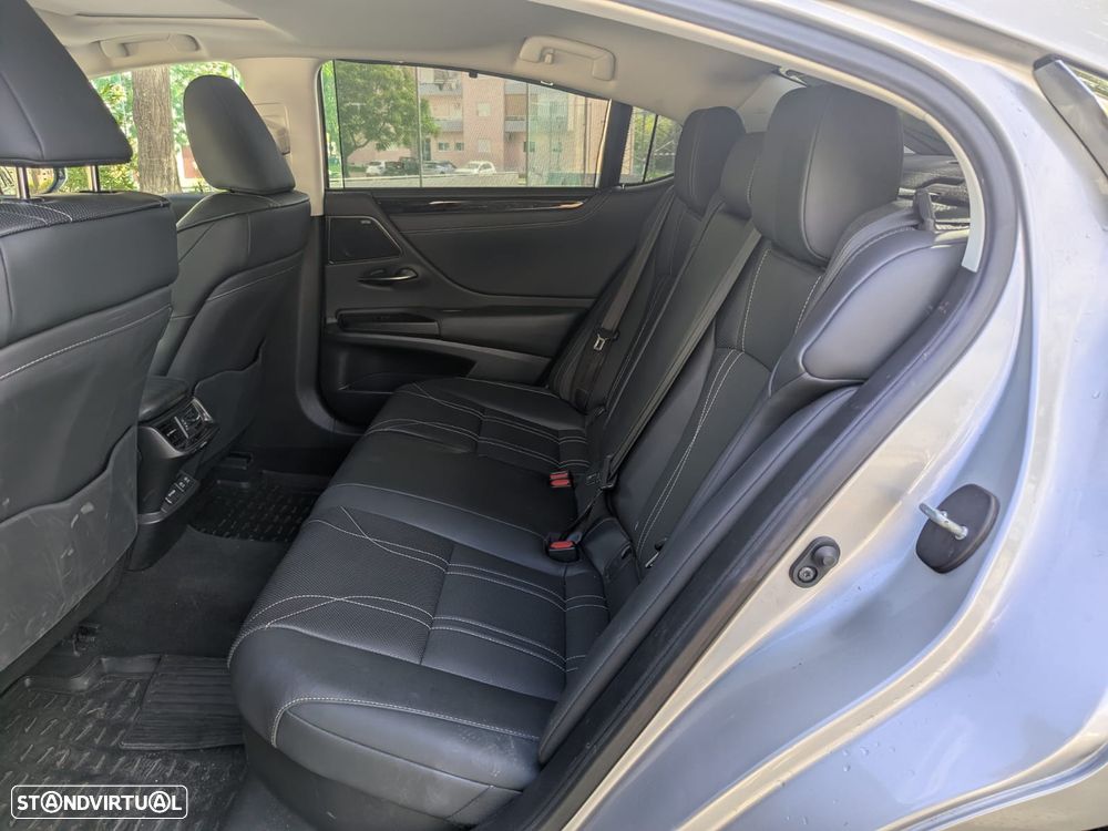 Lexus ES 300h Executive+ - 25