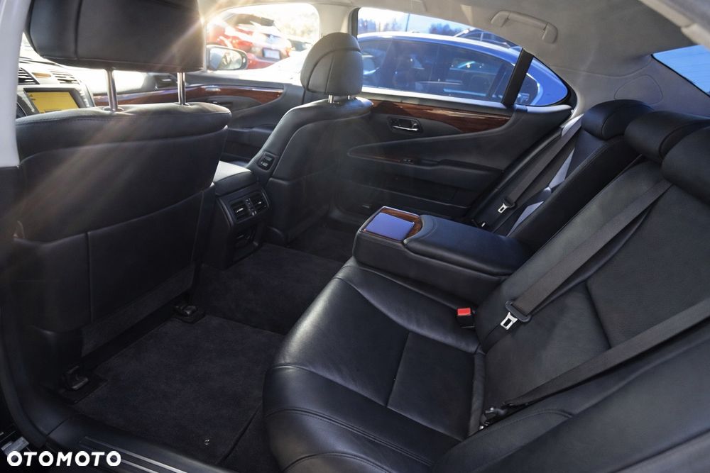 Lexus LS 460 Luxury Line - 19