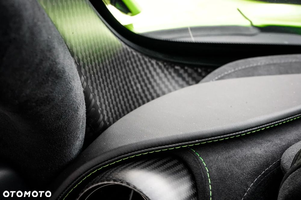 McLaren 720S Coupe - 36