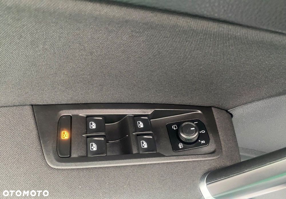 Volkswagen Touran 2.0 TDI SCR Comfortline - 14