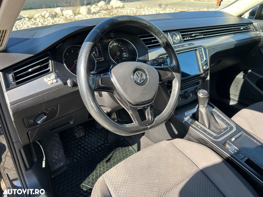Volkswagen Passat - 4