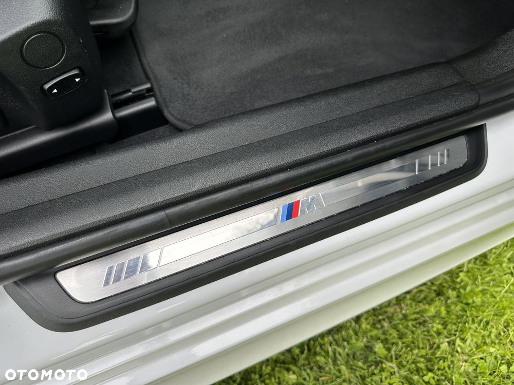 BMW Seria 3 330e M Sport - 29