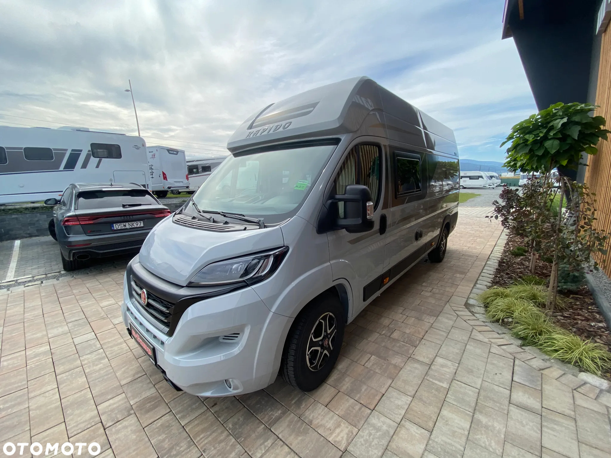 Rapido Fourgon V65 XL - 2