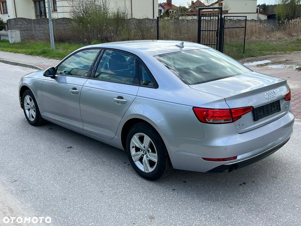 Audi A4 Limousine - 5