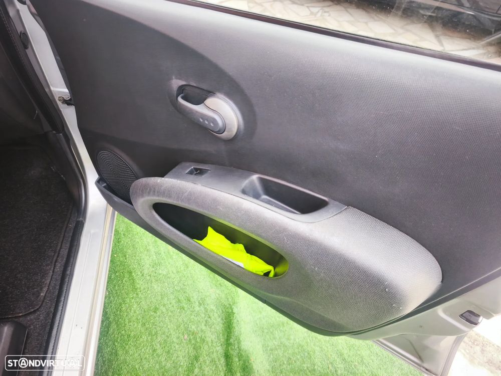 Nissan Micra 1.0 Emotion AC - 19