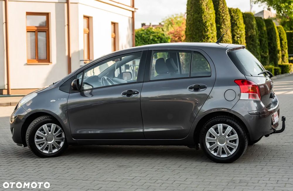 Toyota Yaris - 10