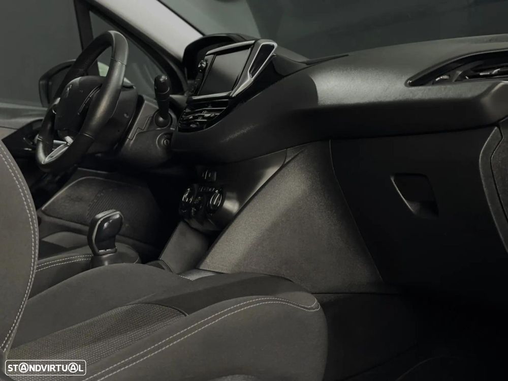 Peugeot 208 - 5