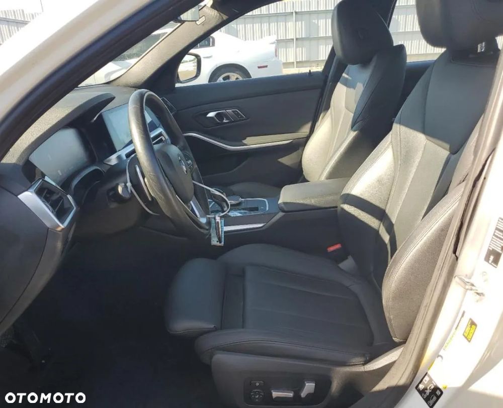 BMW Seria 3 330i M Sport sport - 8