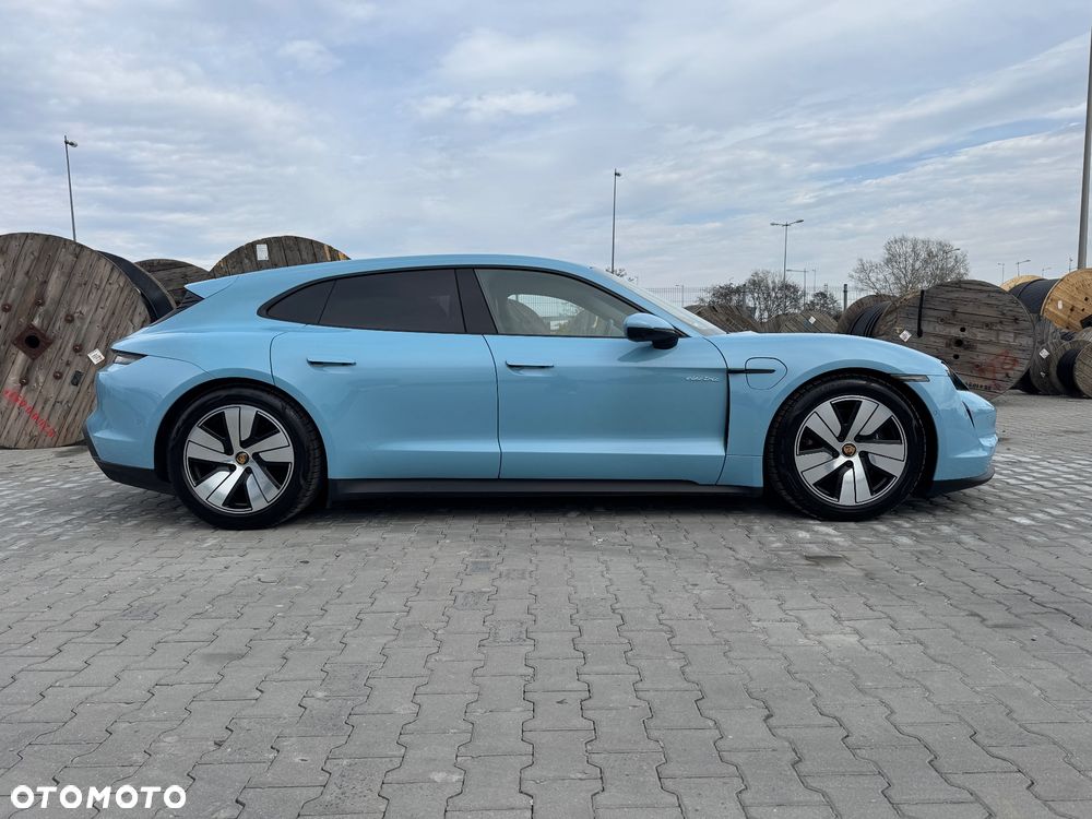 Porsche Taycan - 11