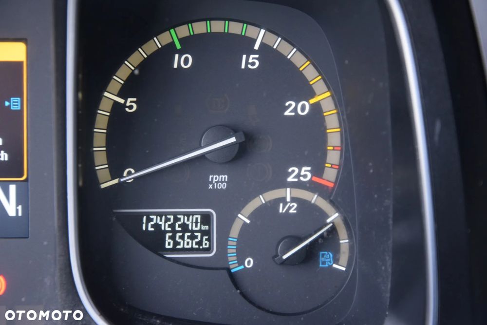 Mercedes-Benz Actros - 26