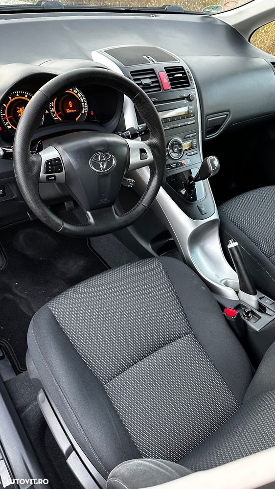 Toyota Auris 1.6 L Valvematic M/M Executive - 9