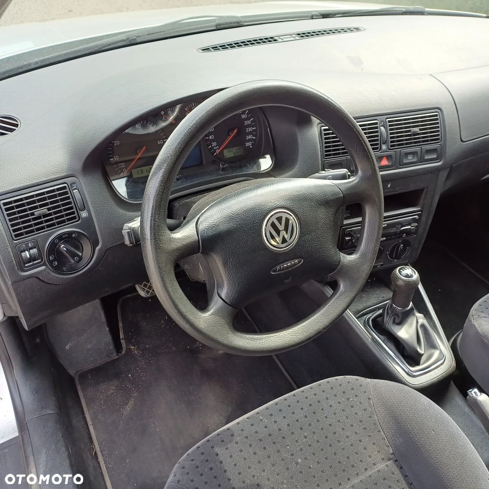 Volkswagen Golf 1.6 - 11