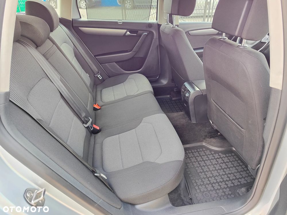 Volkswagen Passat 2.0 TDI Comfortline - 14